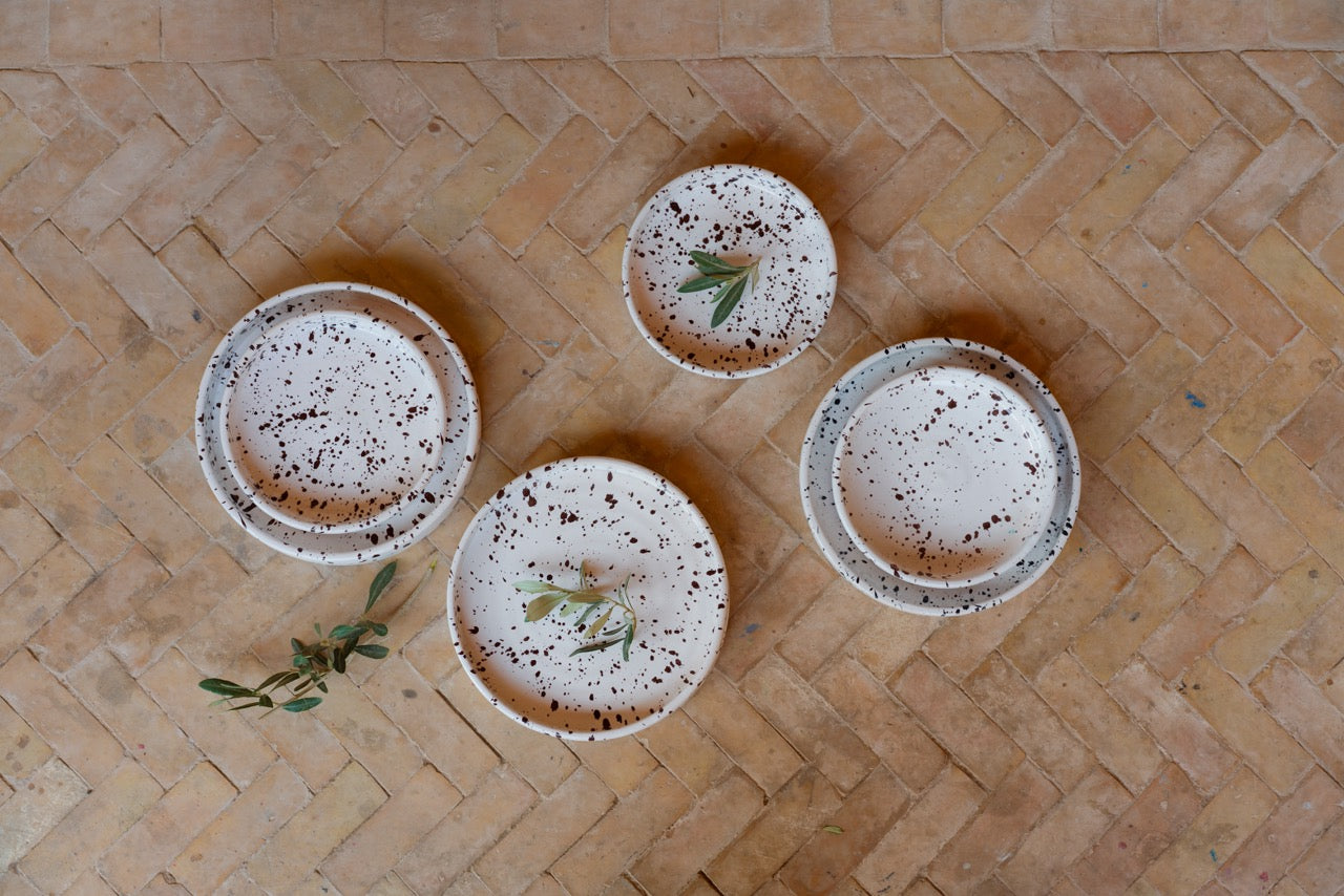 Assiette mouchetée marron & Blanc