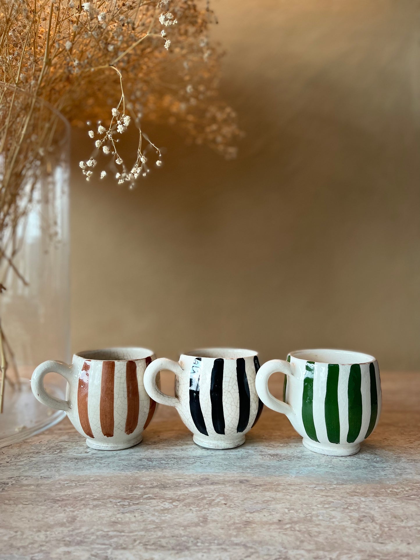 Lot de trois tasses rayées