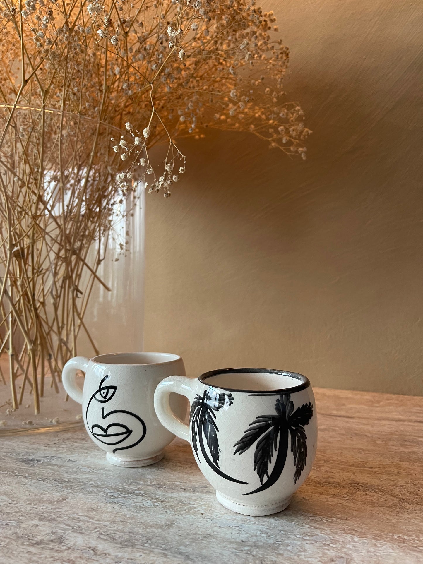 Lot de tasses à motifs