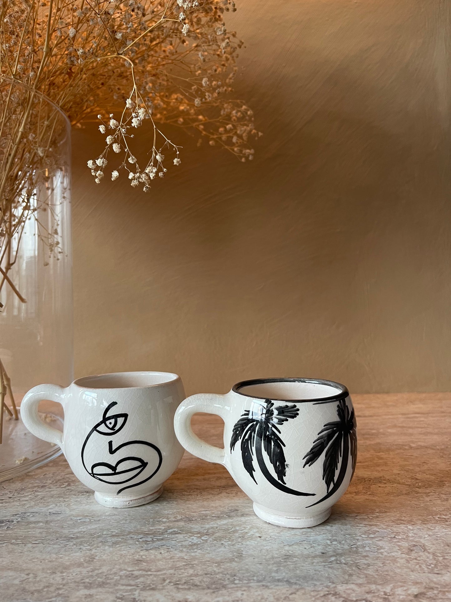Lot de tasses à motifs