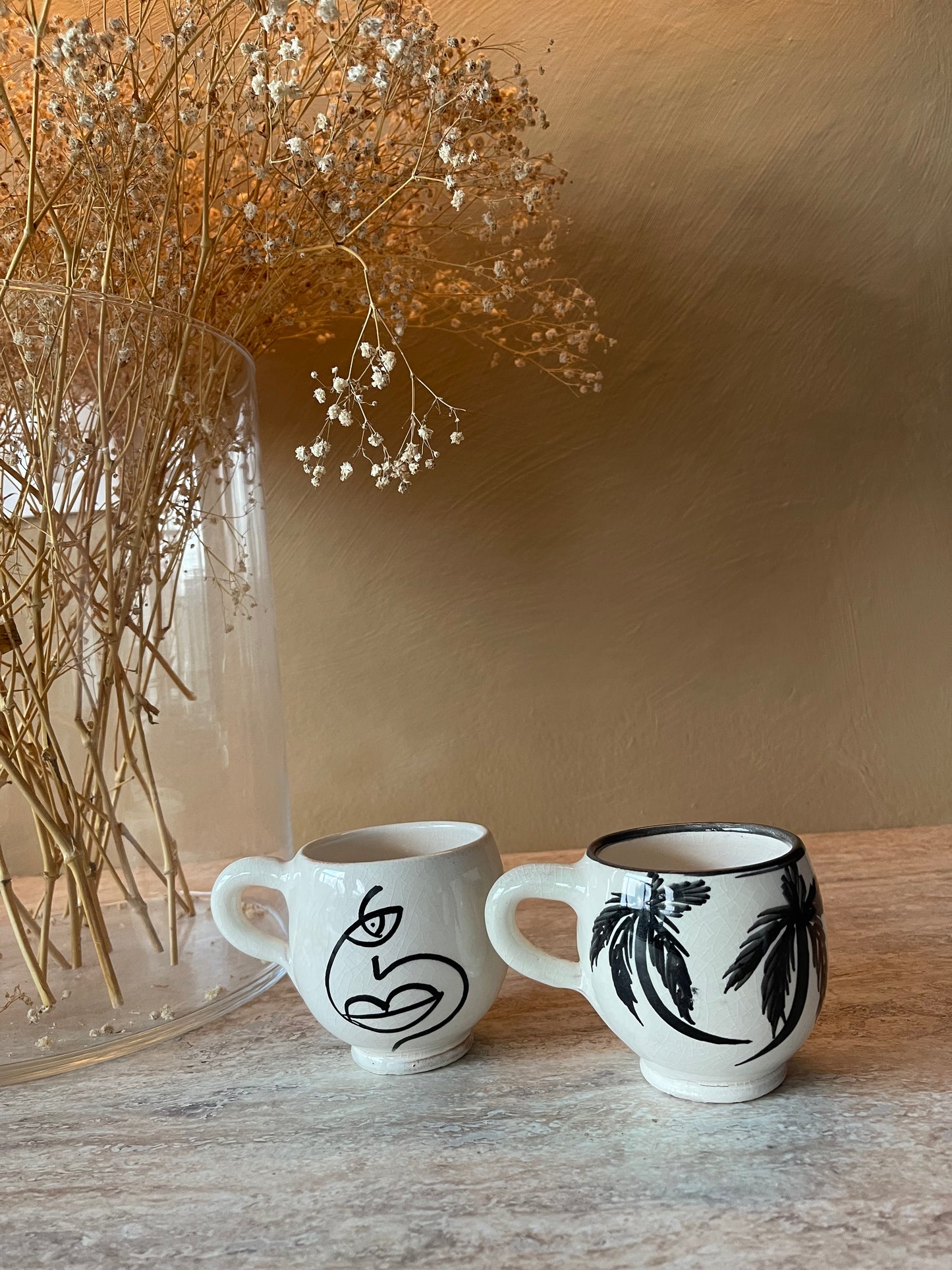Lot de tasses à motifs
