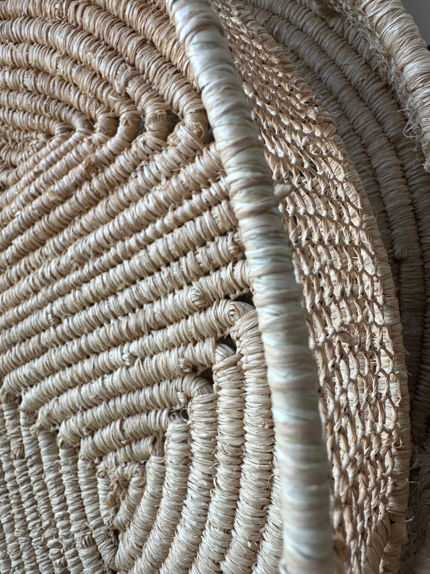 Plateau tressé en raphia