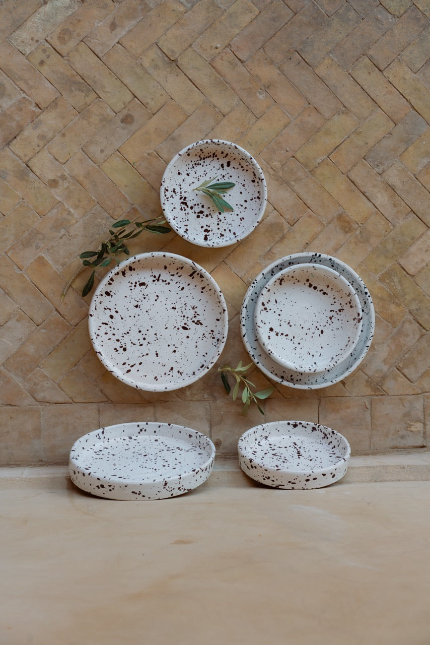 Assiette mouchetée noir/blanc