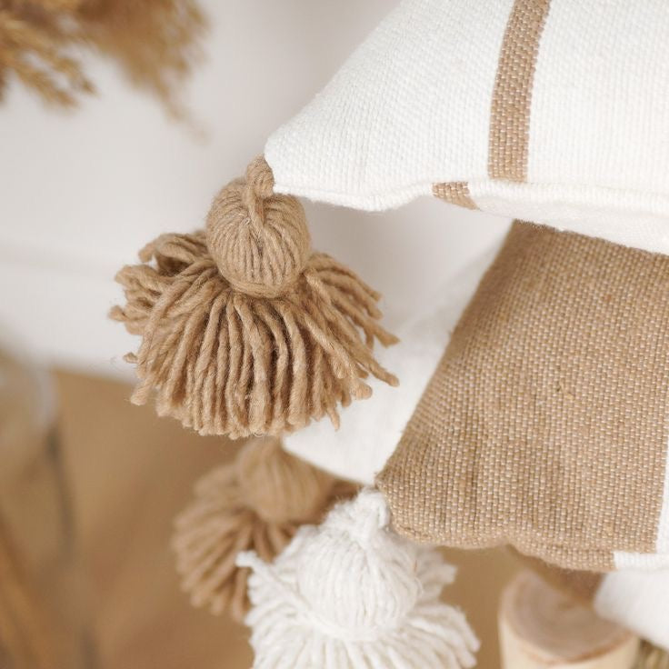 Housses de coussin avec pompons Ecru & marron– 100% coton