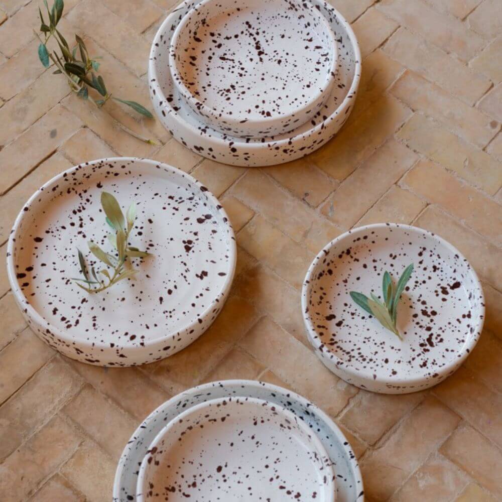assiette-mouchetee-marron-blanc-artisanat-marocain