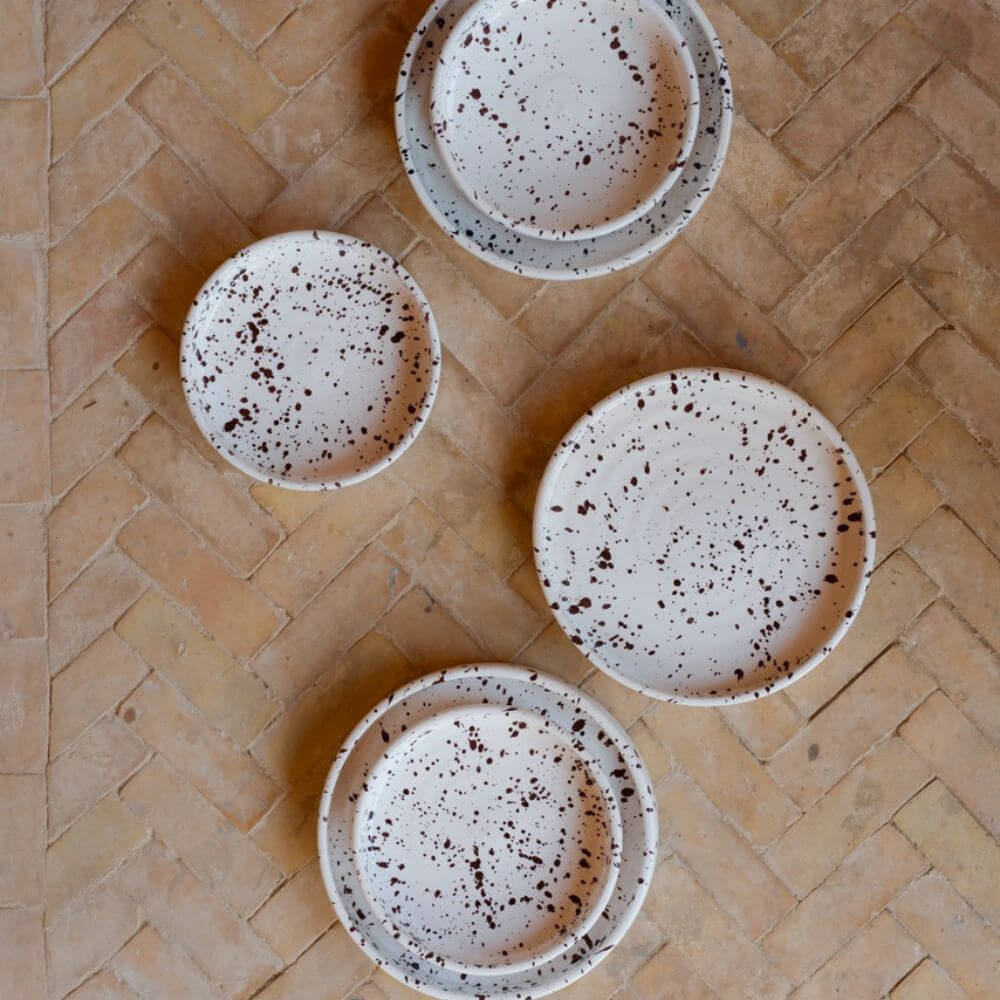 assiette-mouchetee-marron-blanc-artisanat-marocain