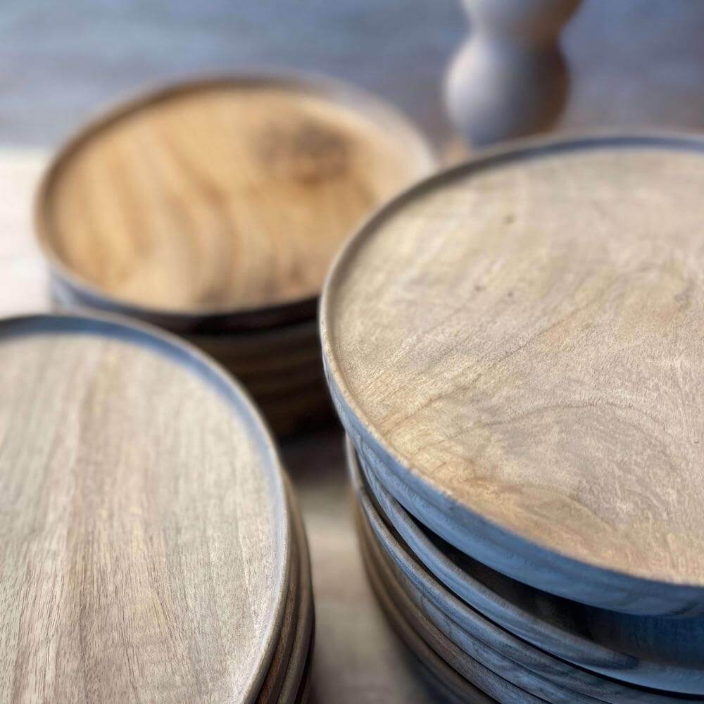 assiettes-plateaux-en-bois-de-noyer