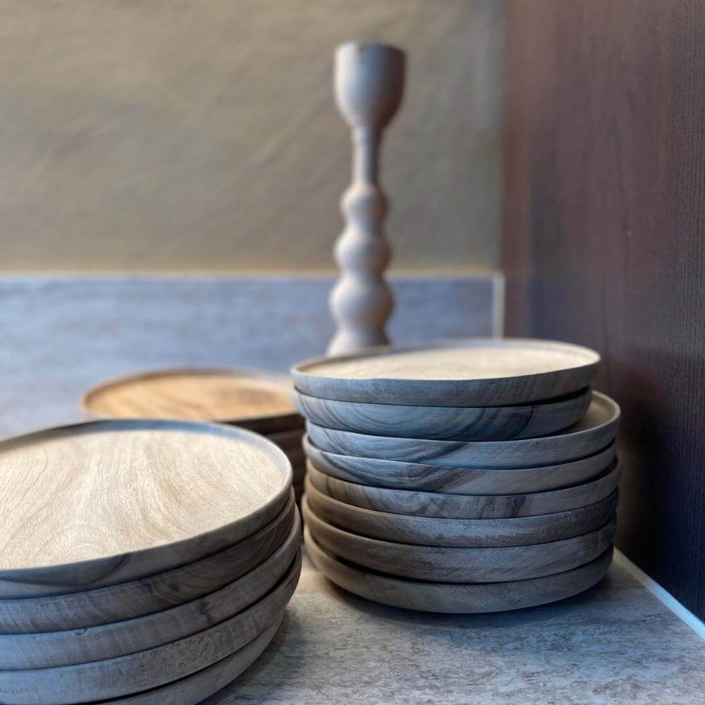 assiettes-plateaux-en-bois-de-noyer
