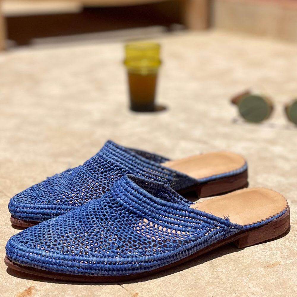 babouches-raphia-bleu-artisanales