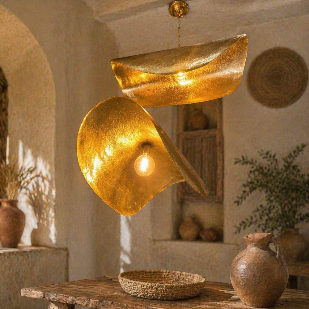lampe-suspension-doree-artisanale-maroc-design-organique