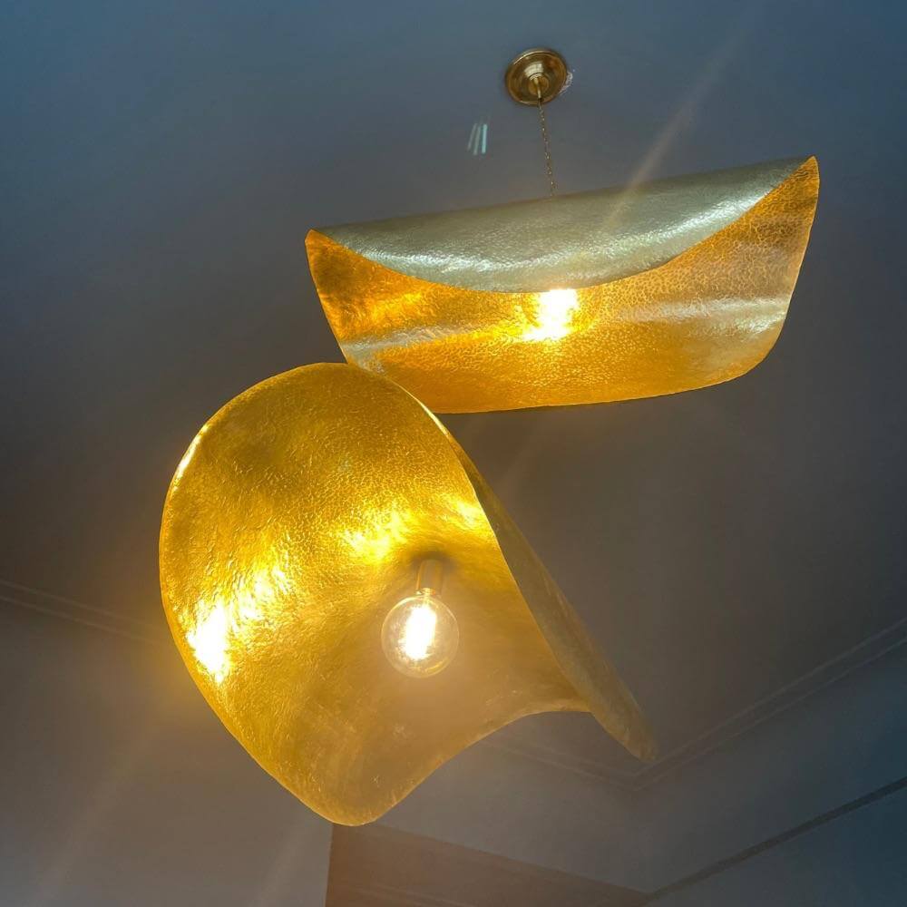 lampe-suspension-doree-artisanale-maroc-design-organique
