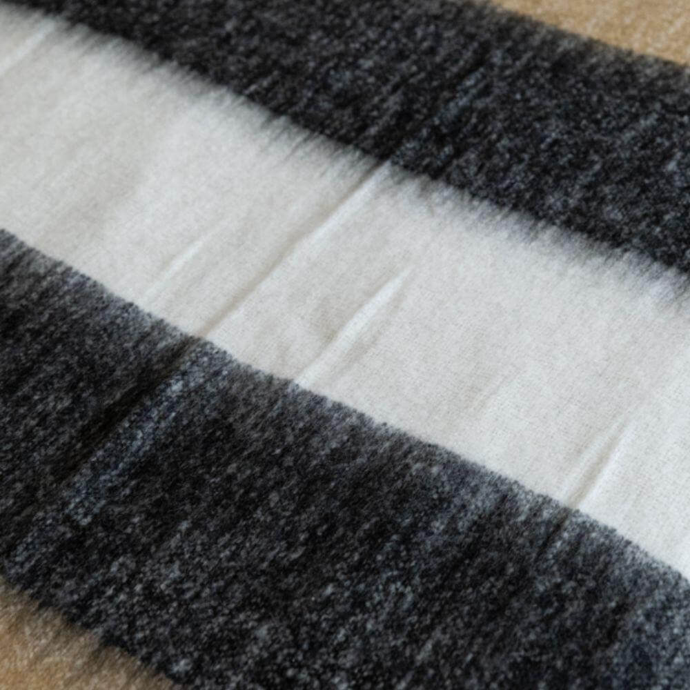 plaide-laine-marron-blanc-noir