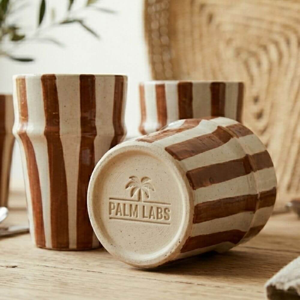 tasse-marron-rayee