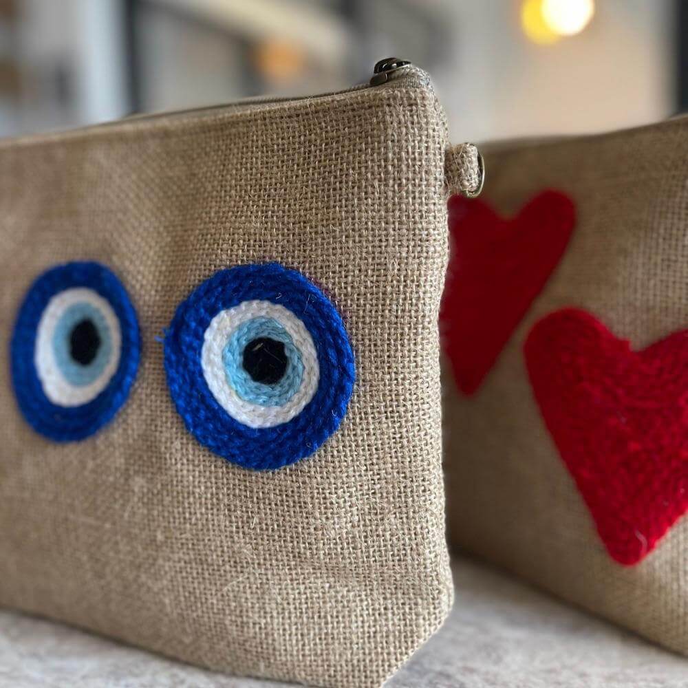 trousse-en-toile-de-jute-a-motifs