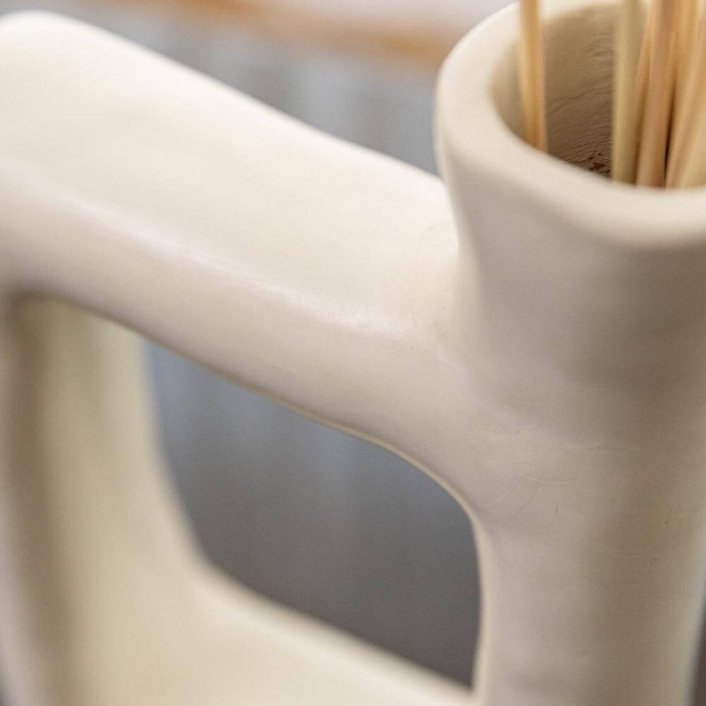 vase-decoratif-forme-organique-blanc Image